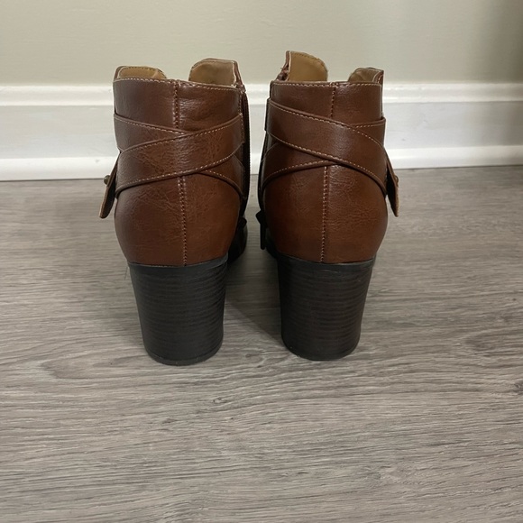 Naturalizer Booties - Picture 2 of 6